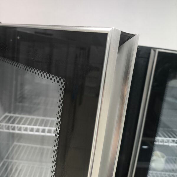 Behmont Exhibidora Vertical 910 Lts 2 Puertas Vidrio Con Ruedas 5 Estantes - Imagen 3