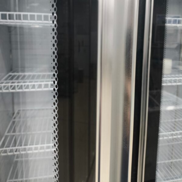 Behmont Exhibidora Vertical 910 Lts 2 Puertas Vidrio Con Ruedas 5 Estantes - Imagen 6