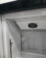 Behmont Exhibidora Vertical 850 Lts con Cenefa 2 Puertas Vidrio Con Ruedas 4 Estantes - Imagen 6